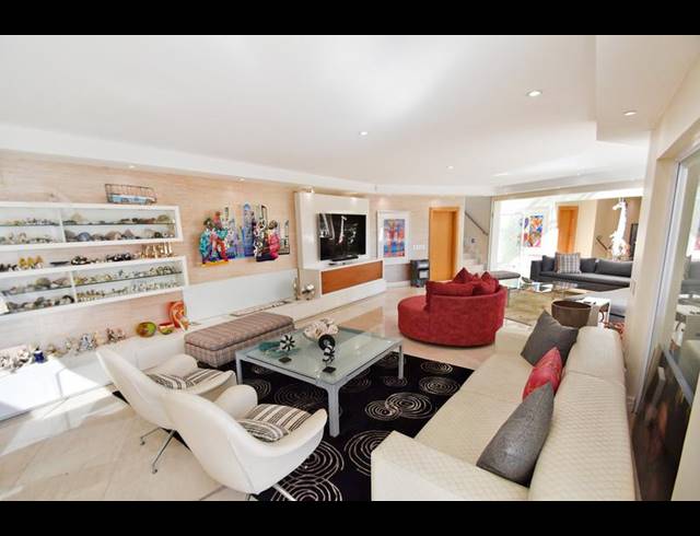 5 BEDROOM HOUSE FOR SALE IN BENMORE GARDENS